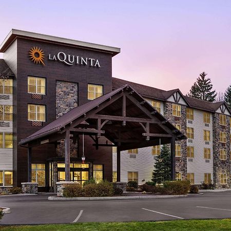 La Quinta Inn & Suites By Wyndham Lake George Ngoại thất bức ảnh