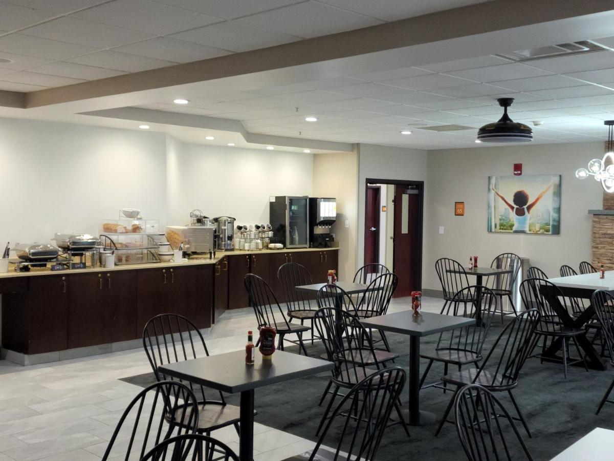 La Quinta Inn & Suites By Wyndham Lake George Ngoại thất bức ảnh
