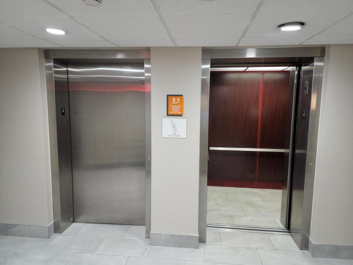 La Quinta Inn & Suites By Wyndham Lake George Ngoại thất bức ảnh