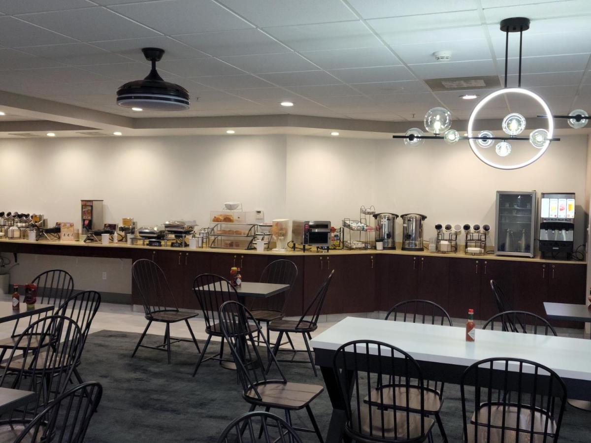 La Quinta Inn & Suites By Wyndham Lake George Ngoại thất bức ảnh