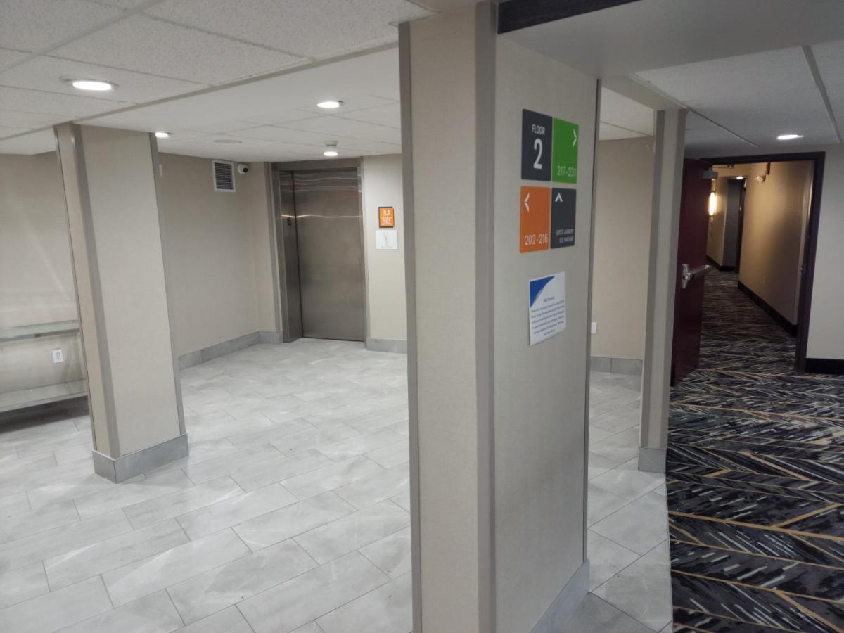 La Quinta Inn & Suites By Wyndham Lake George Ngoại thất bức ảnh