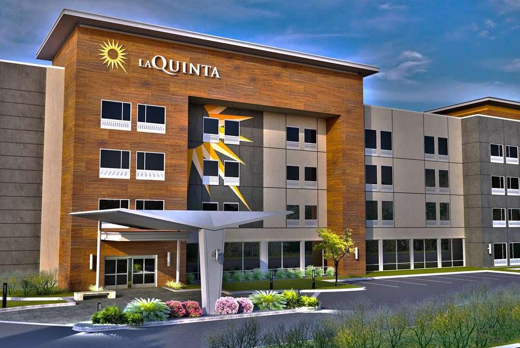 La Quinta Inn & Suites By Wyndham Lake George Ngoại thất bức ảnh