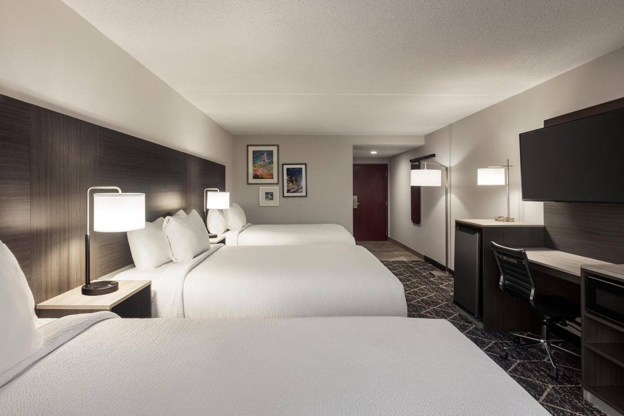 La Quinta Inn & Suites By Wyndham Lake George Ngoại thất bức ảnh