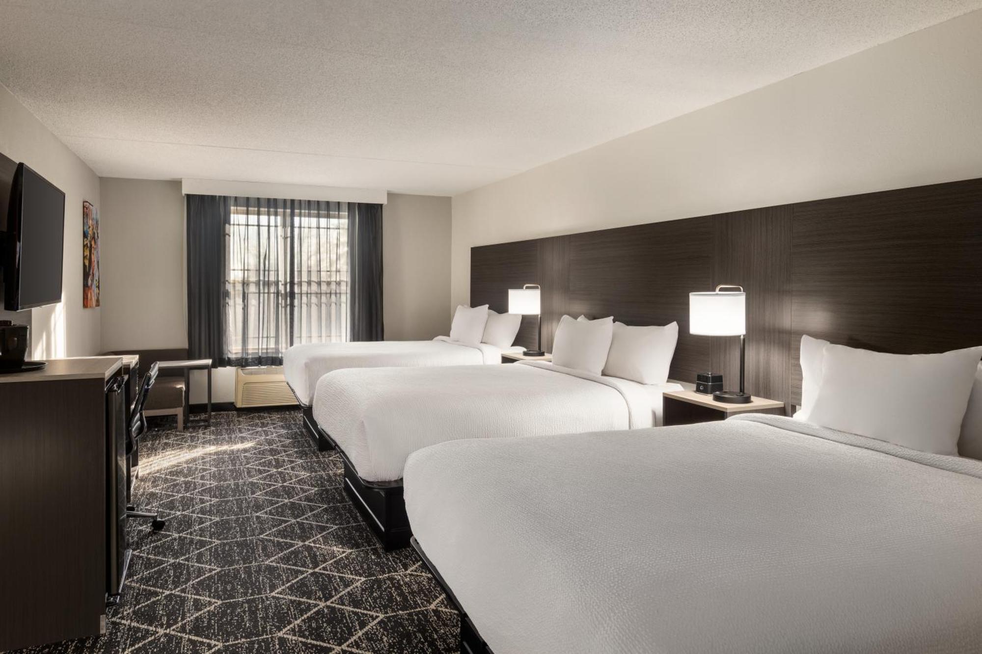 La Quinta Inn & Suites By Wyndham Lake George Ngoại thất bức ảnh