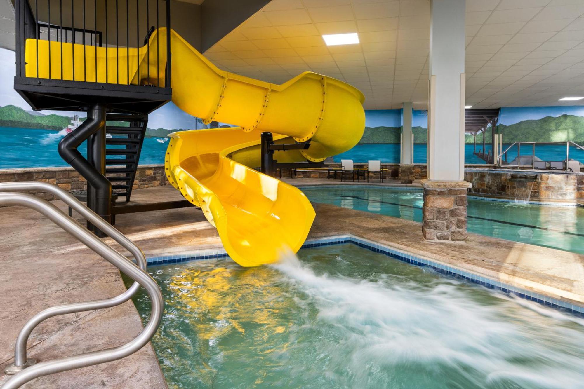 La Quinta Inn & Suites By Wyndham Lake George Ngoại thất bức ảnh