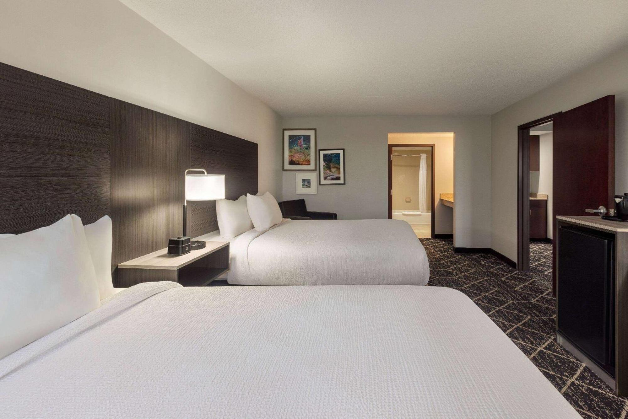 La Quinta Inn & Suites By Wyndham Lake George Ngoại thất bức ảnh