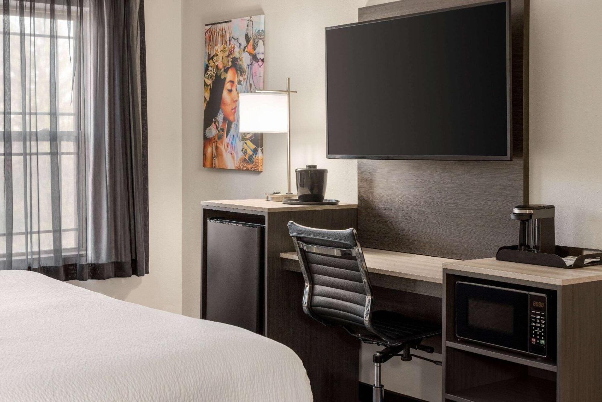 La Quinta Inn & Suites By Wyndham Lake George Ngoại thất bức ảnh