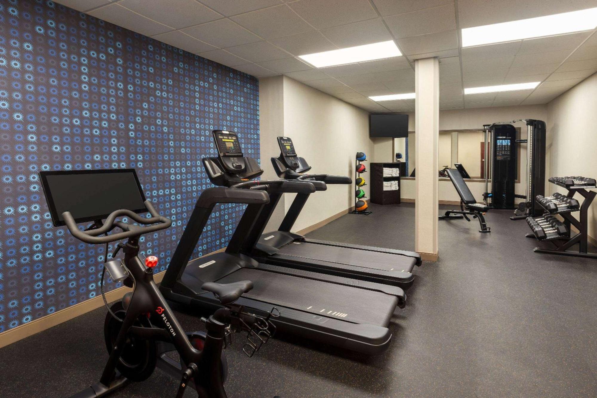 La Quinta Inn & Suites By Wyndham Lake George Ngoại thất bức ảnh